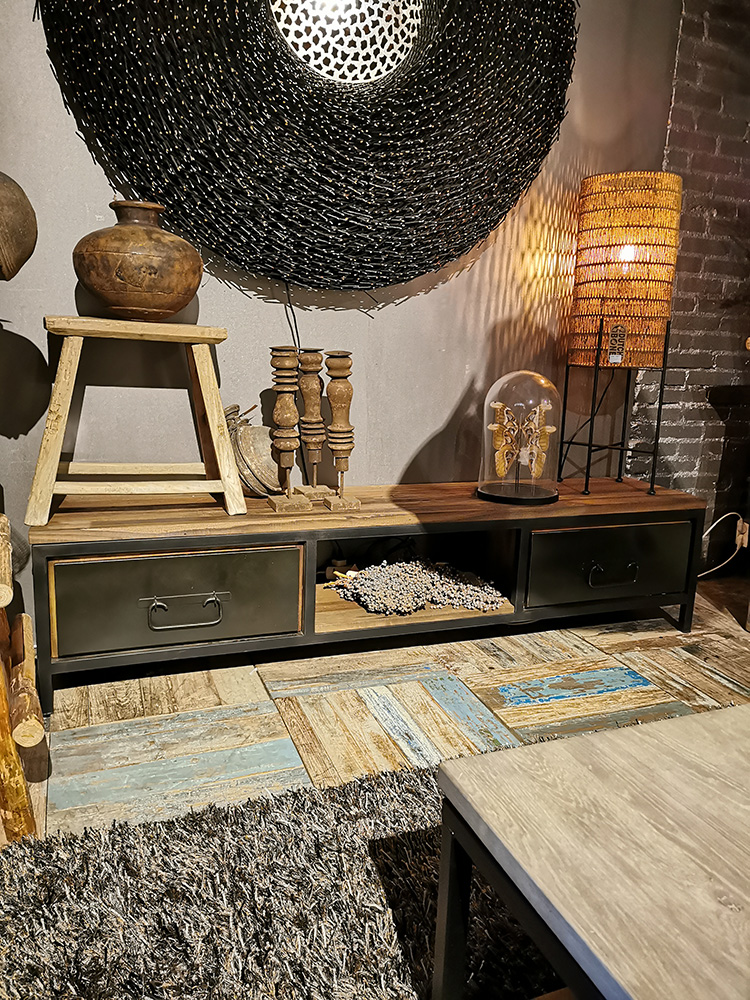 TV dressoir mix van oud gerecycled hout en metaal. Laatste showroommodel!