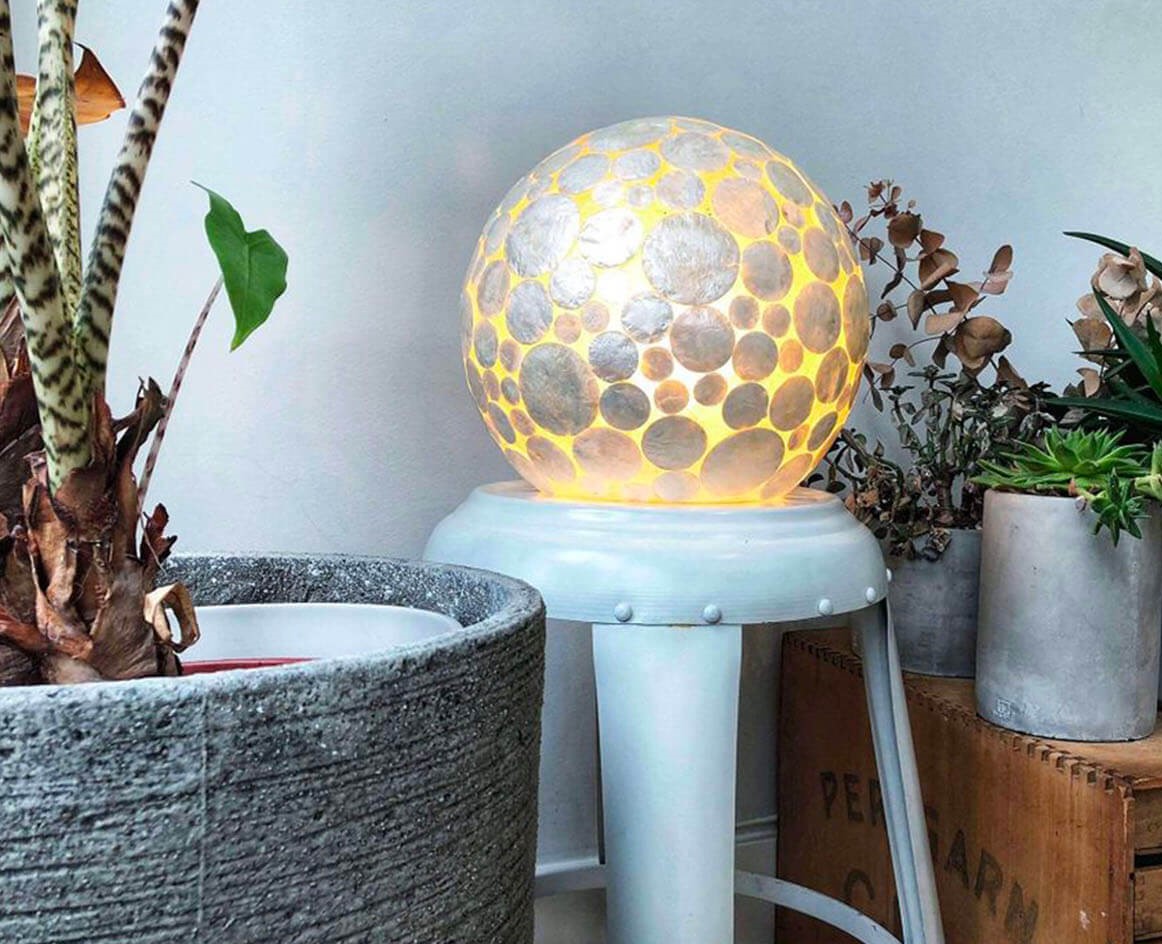 Tafellamp Coin White - Staande bol - Schelpenlamp 30 cm