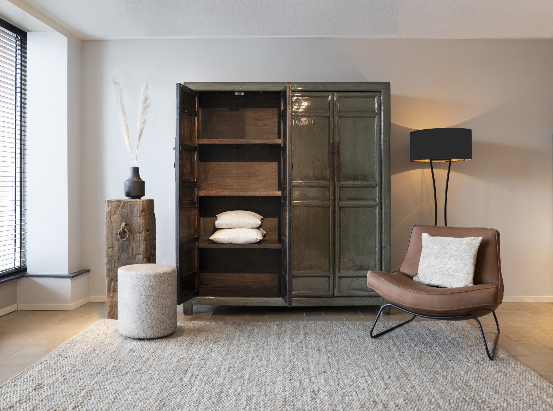 Aziatische kast hoogglans