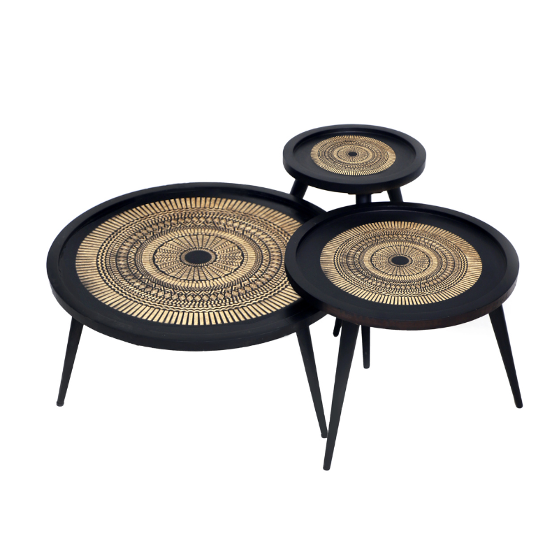 Salontafel set van 3 - Zwart hout met licht houtsnijwerk en metalen poten