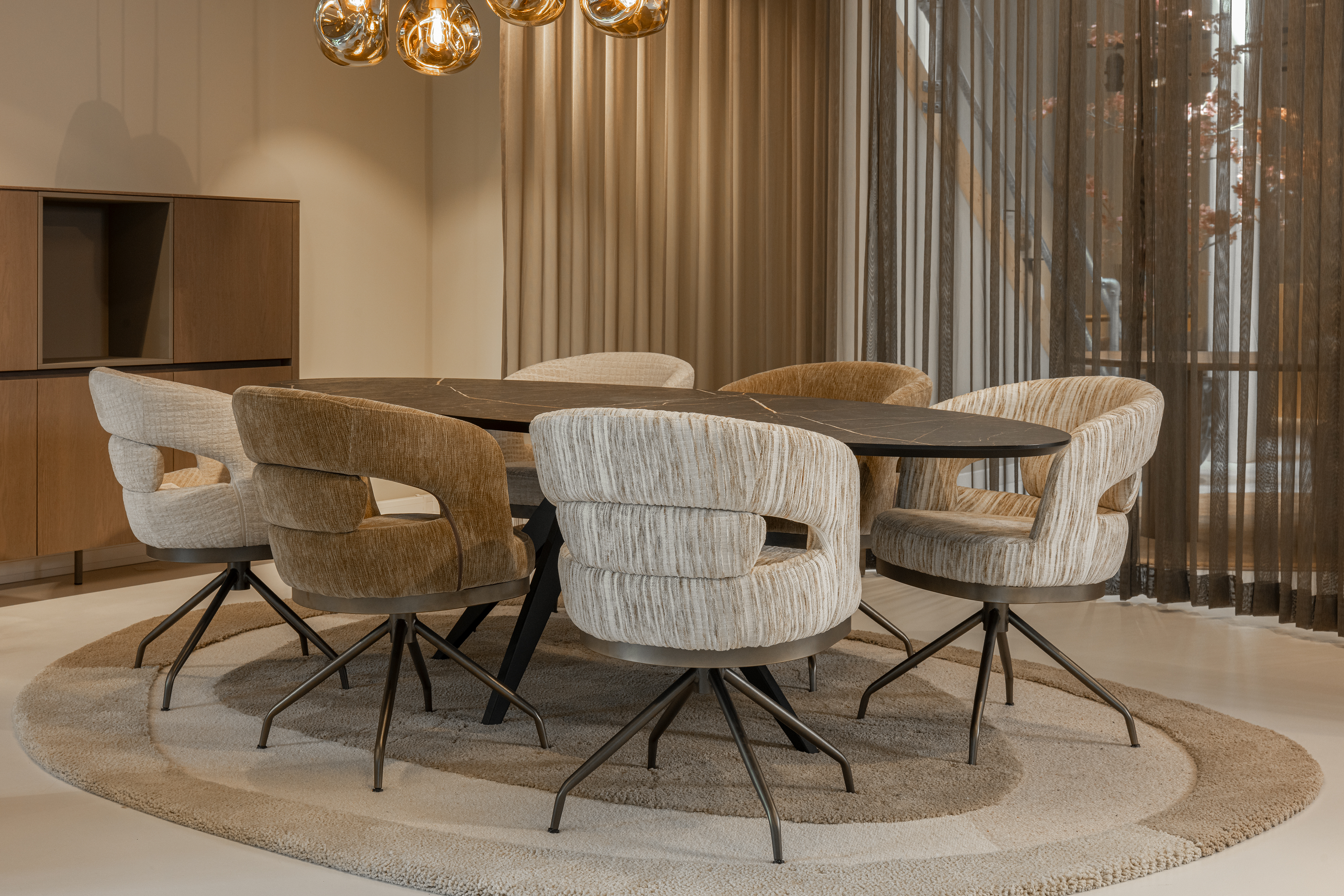Eetkamerstoelen Kyoto in meerdere materialen